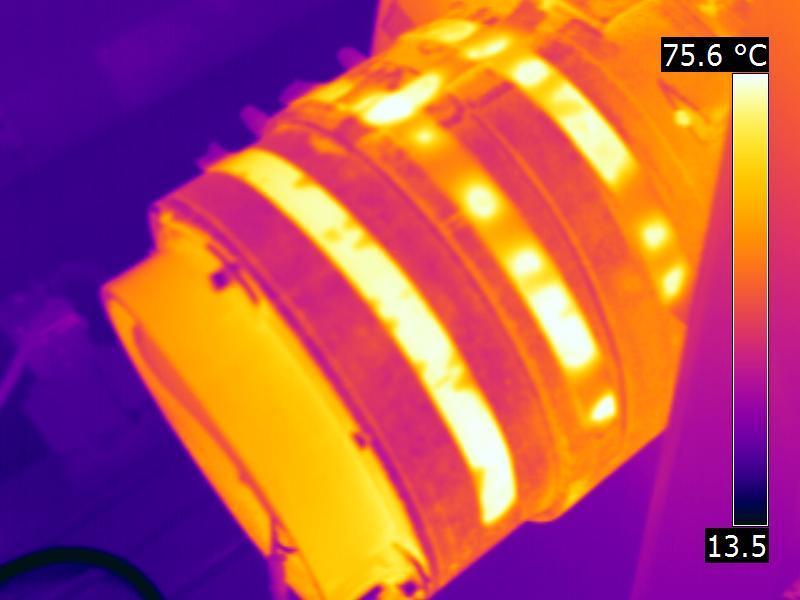 m, prędkości 2000 min -1 i mocy na wale 7.3 kw. Próba nagrzewania trwała 4 godziny, gdyż jednym z jej celów było sprawdzenie jakości magnesów trwałych.