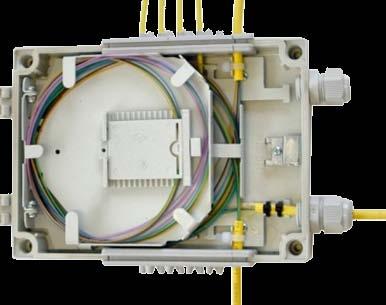 Przepust passsing-drop umożliwia instalację kabla nieprzeciętego (passing) o średnicy 5-10 mm oraz do 9 pojedynczych kabli o śr.