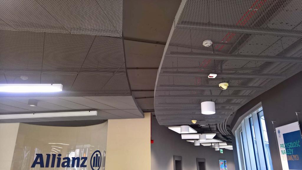 TWIST & LOCK (TL) Biuro Allianz Do podwieszenia kasetonów z siatki cięto-ciągnionej zastosowano sysytem OMNIA Twist & Lock.