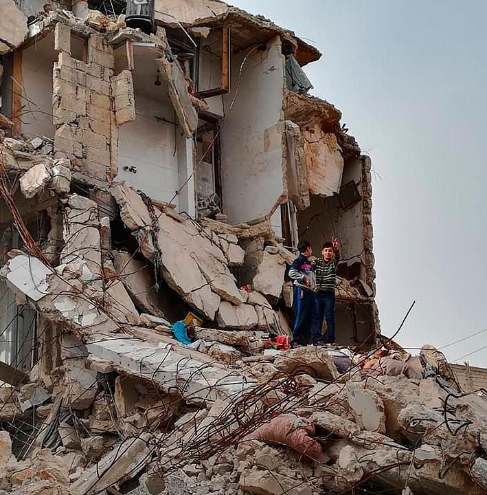 >> życie w Syrii >> Wojna w Syrii trwa od 2011 r. Pomimo częściowej stabilizacji konfliktu wojennego w wielu miastach toczą się walki pomiędzy rebeliantami a siłami rządowymi.