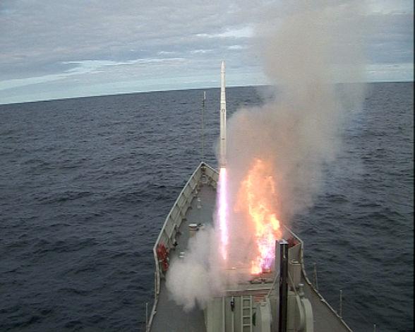 Podczas testów ogniowych interesowano się miedzy innymi możliwością jednoczesnego strzelania rakiet Harpoon/SM-1 i ESSM.