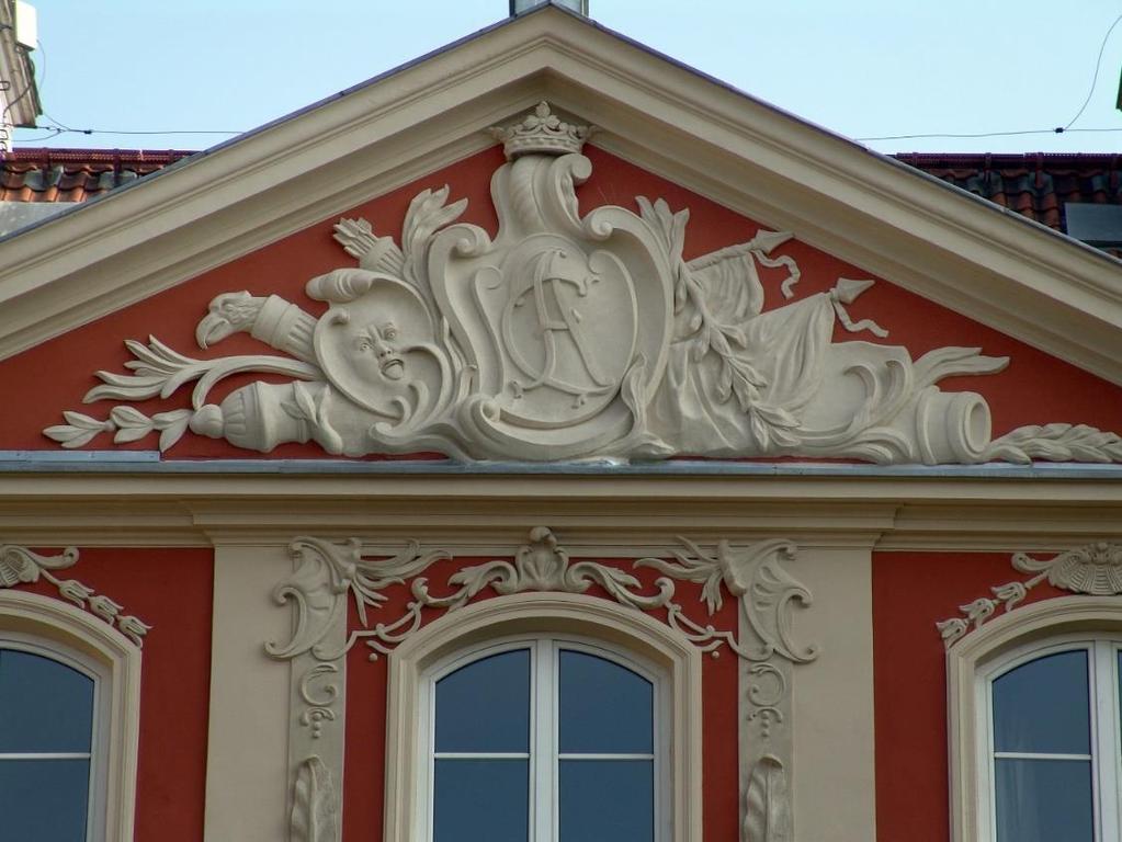 Kurprinzenpalais - budynek mieszkalny z elektora saskiego i ich rodzin - otrzymał w 1756 roku na zachodnie skrzydło, zaprojektowany przez Juliusza Heinricha