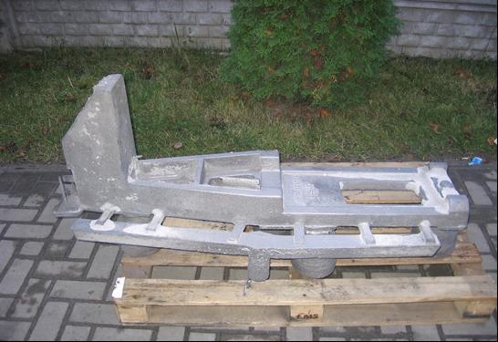 Formy dla tych odlewów złożono na formierni i zalano ciekłym żeliwem po upływie 9 10 godzin od momentu zaformowania. 3.4.
