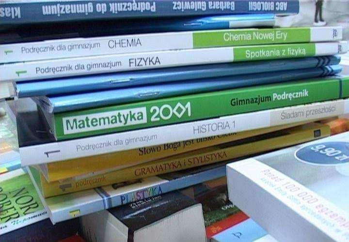 Na terenie naszego regionu szystkie szkoły posiadają instalacje odociągoe i kanalizacyjne, tym 212 posiada łasne ujęcie ody, natomiast 278 łasne odproadzanie ściekó.
