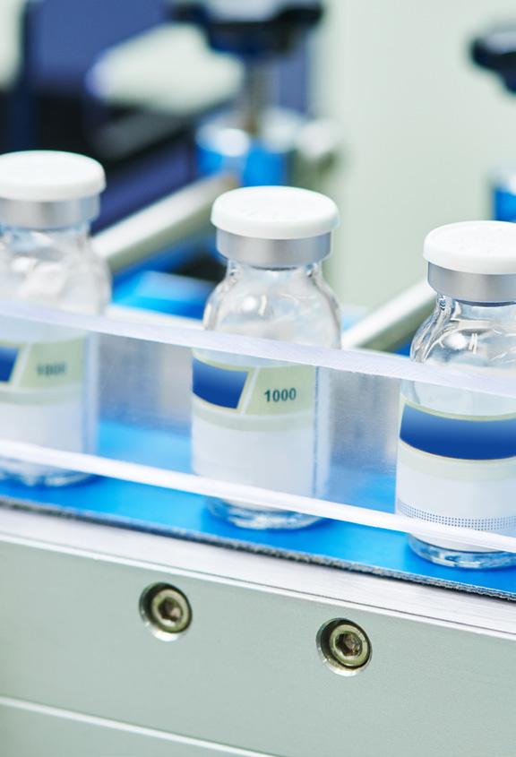 Podsumowanie ŚWIAT Wielkość rynku Według stanu za 15 r. wartość obrotu farmaceutyków na świecie wyniosła 979 mld EUR (1 072 mld USD). Prognozowana sprzedaż farmaceutyków w r. wyniesie 1 404 mld USD.