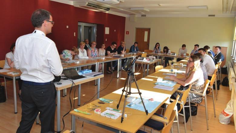 Sprawozdanie z XVIII Konferencji Naukowo-Szkoleniowej Sekcji Stomatologii Dziecięcej Polskiego Towarzystwa Stomatologicznego Fot. 1. Warsztaty firmy GC prowadził je dr Matteo Basso Fot. 2.