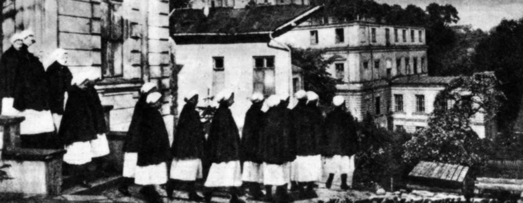 Artykuły i materiały 11 Wymarsz ze szkoły na dyżur do szpitala i szpitalikach.