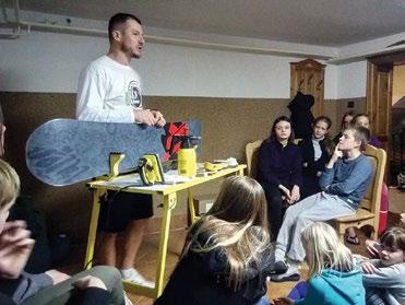 Grupa młodsza: 10-14 lat Grupa młodzieżowa: 15-18 lat ZAKWATEROWANIE: WYŻYWIENIE: ZAWIERA: Pensjonat Kamzik-Zdziar HB transport, zakwaterowanie,