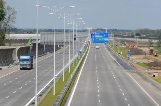 KOMUNIKACJA DOSTĘPNOŚĆ CZASOWA DO WĘZŁÓW AUTOSTRAD I DRÓG