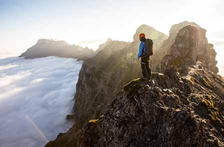 BACKPACKS Elevation Pro 2 Wodoodporny profesjonalny plecak alpinistyczny z rolowanym zamknięciem,regulowaną wysokością pokrywy, dojściem do górnej przegrody na wodoodporny suwak, zdejmowaną pokrywą,