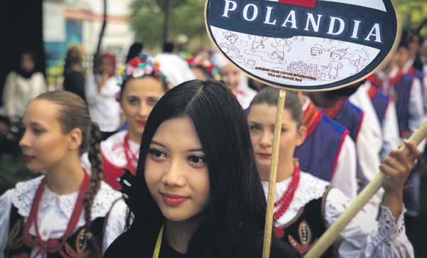 Nasi studenci byli dumni z bogactwa i różnorodności naszego dorobku kulturowego mówi dr Marcin Bochenek, choreograf i kierownik artystyczny.