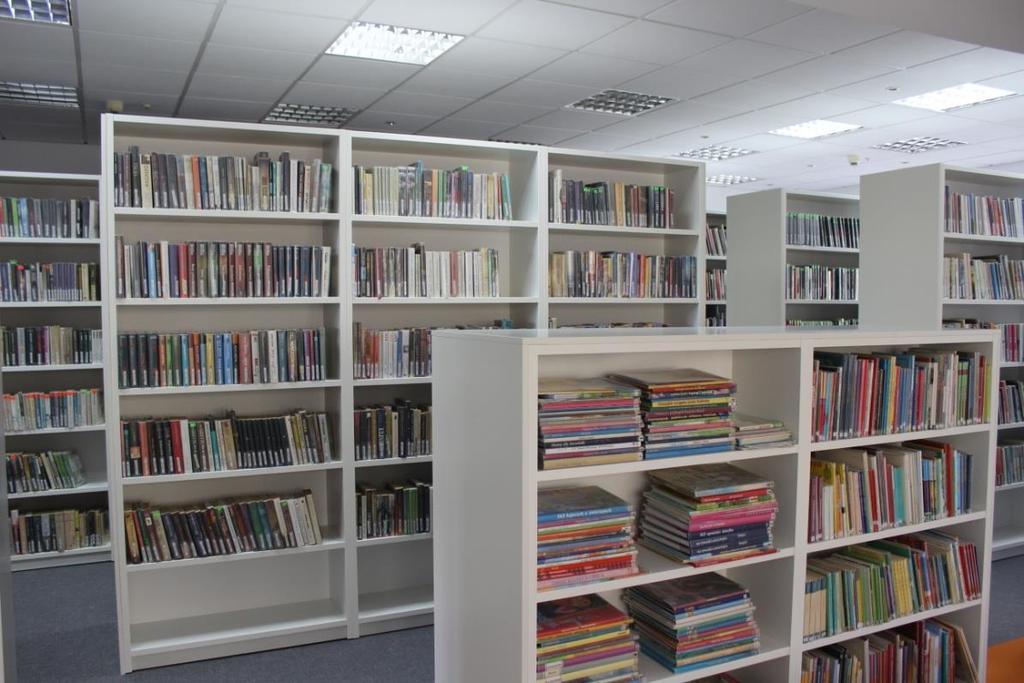 BIBLIOTEKA PUBLICZNA MIASTA I GMINY SEROCK 2014 W 2014 roku na terenie gminy Miasto i Gmina Serock działały trzy placówki