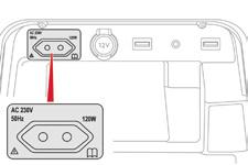 W zależności od wyposażenia w schowku mogą się znajdować: - 1 gniazdo 230V, - 1 gniazdo 12V, - 1 lub 2 gniazda USB, - 1 gniazdo JACK. Gniazdko 230 V / 50 Hz (moc maks.