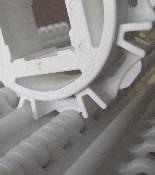 Zakres O temperatury pracy mieści się pmiędzy -40 C a 100 /120 C (w zależnści d zastswania). 2.2.1. Charakterystyka dstępnych materiałów Główna charakterystyka techniczna każdeg z materiałów używanych d prdukcji mdułwych taśm transprtwych.
