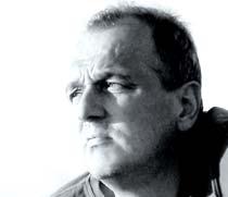 .. ROLAND STA CZYK, ARCHITEKT Po raz pierwszy projektowa em t kuchni 10 lat temu. Gdy pojawili si nowi w a ciciele zaprosili mnie do wspó pracy i mog em zaaran owa to wn trze raz jeszcze.