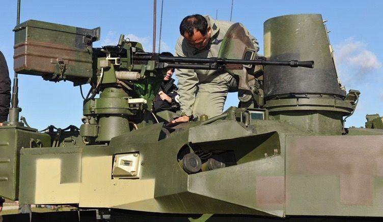 Na przeżywalność czołgu na polu walki ma także wpływ system samoobrony w tym wypadku system ostrzegający o opromieniowaniu wiązką laserową Warta (ukraińska wersja Sztory) oraz wyrzutnie granatów