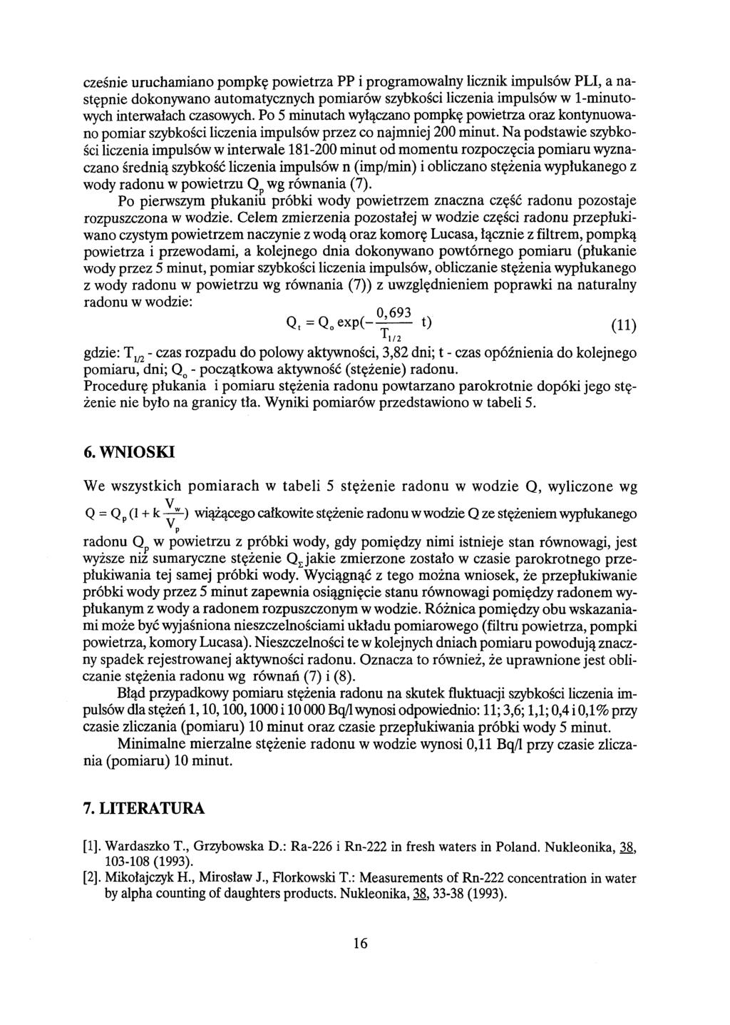 cześnie uruchamiano pompkę powietrza PP i programowalny licznik impulsów PLI, a następnie dokonywano automatycznych pomiarów szybkości liczenia impulsów w 1-minutowych interwałach czasowych.