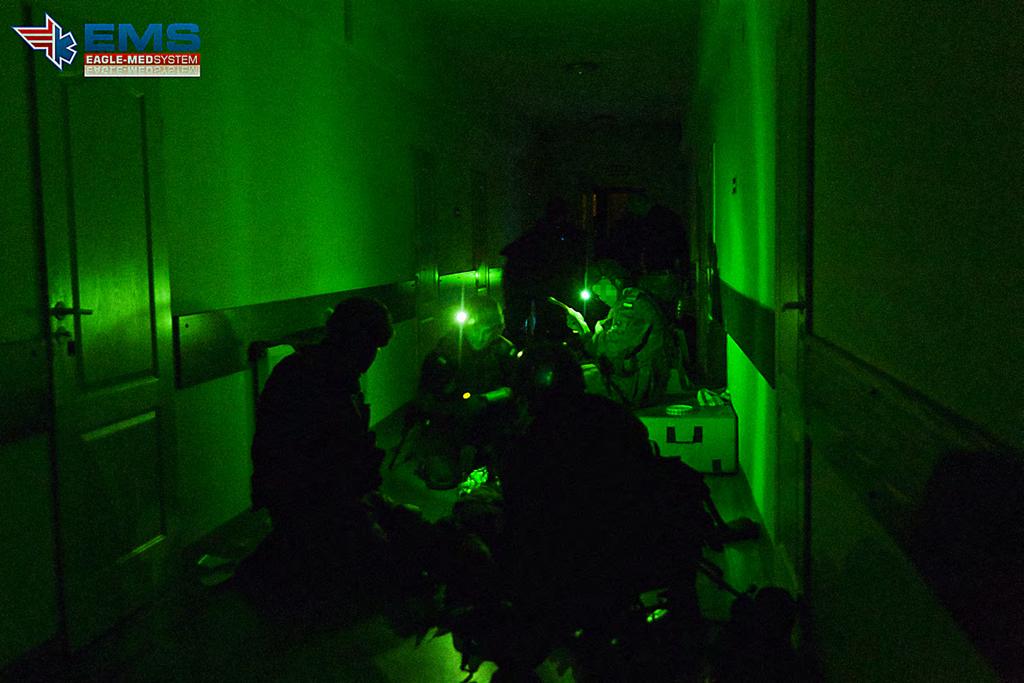 zakresu Combat Trauma Management. Obejmuje ono zaawansowane postępowanie z poszkodowanym w przypadku opóźniającej się ewakuacji, nawet do 72 godzin.