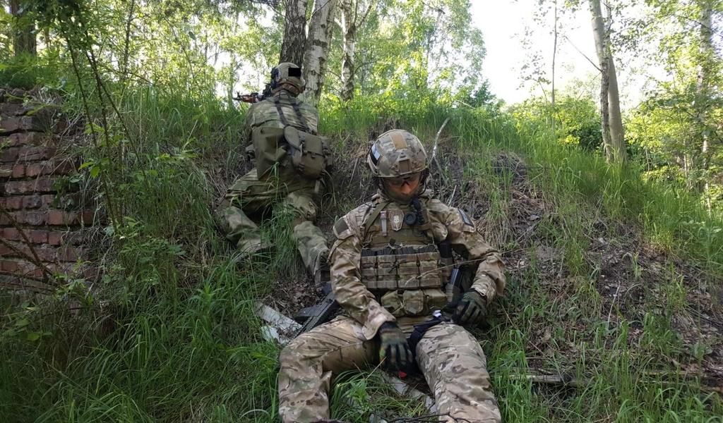 2. FAZY RATOWNICTWA POLA WALKI Wszystkie fazy ratownictwa na polu walki wchodzą w skład standardu TCCC (Tactical Combat Casualty Care), który został opracowany przez amerykańskie Dowództwo Operacji