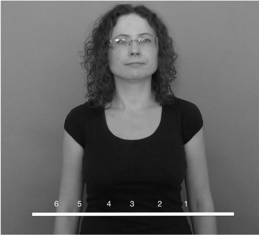 174 Sylwia Łozińska, Paweł Rutkowski wypowiedź mogłaby rozpocząć się od lewej strony, gdzie wyartykułowano by znaki leksykalne odnoszące się do lat 70. (URODZIĆ_SIĘ, PRZEDSZKOLE itp.