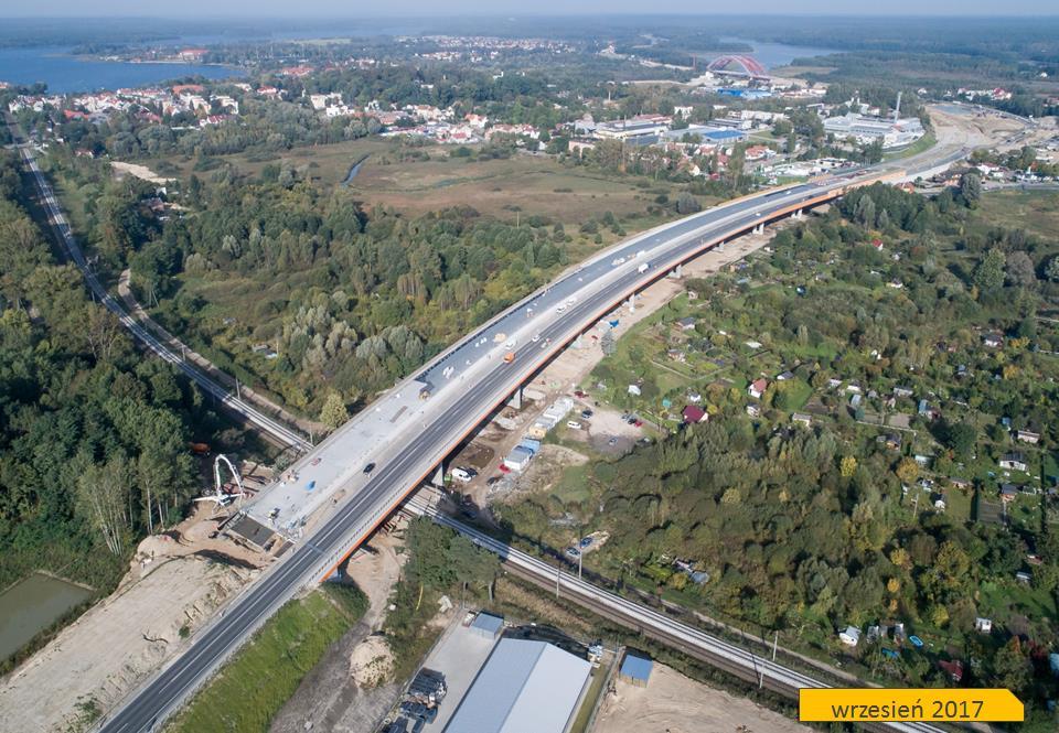 rzeką Drwęcą, linia kolejową i ulica