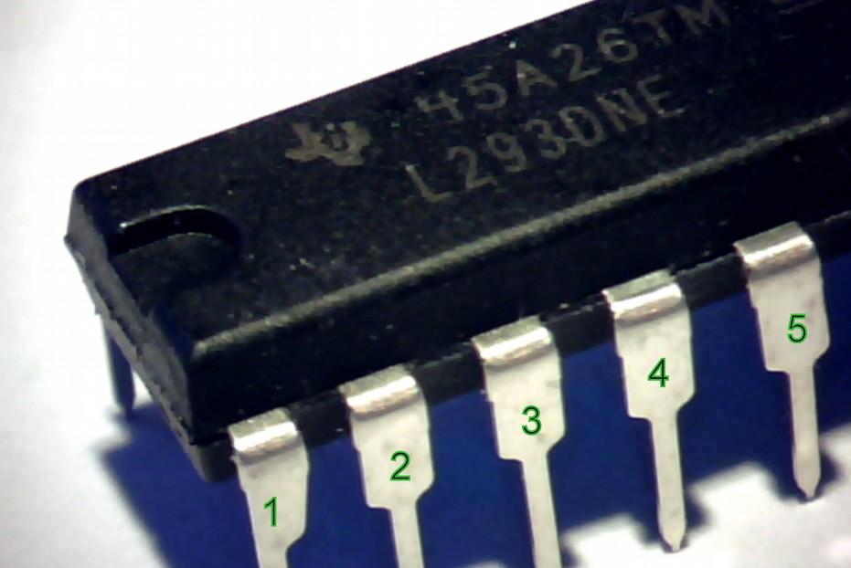 8. Układ scalony L293D. Fot.9. Kolejność numerowania wyprowadzeń Rys.2. Schemat najprostszego zasilacza 5V na układzie L7805.