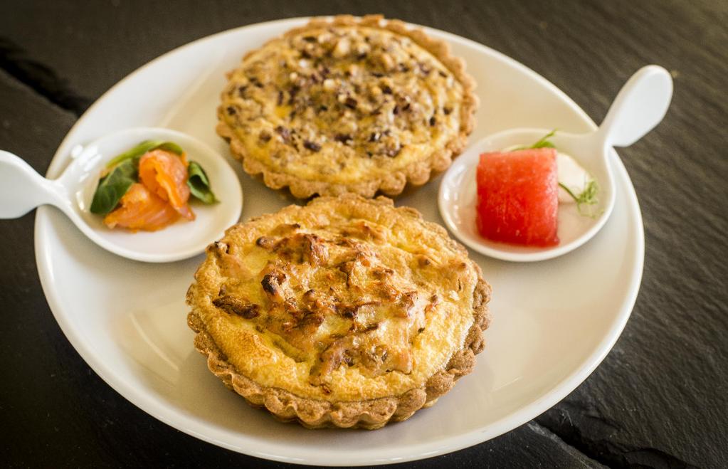 MENU 2020 - c.d. BUFET ZIMNY Sery polskie: krowie, owcze, twarde oraz miękkie - 70g/os. Wędliny i pasztety własnej produkcji - 70g/os. WRAPY, TARTY I FINGER FOOD (po 7 szt - ok. 250 g/os.