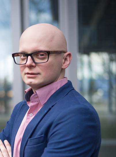 ŁUKASZ MAROSZCZYK SPECJALISTA DS. DIGITAL MARKETINGU I SOCIAL SELLINGU Związany z digital marketingiem od ponad 10 lat.