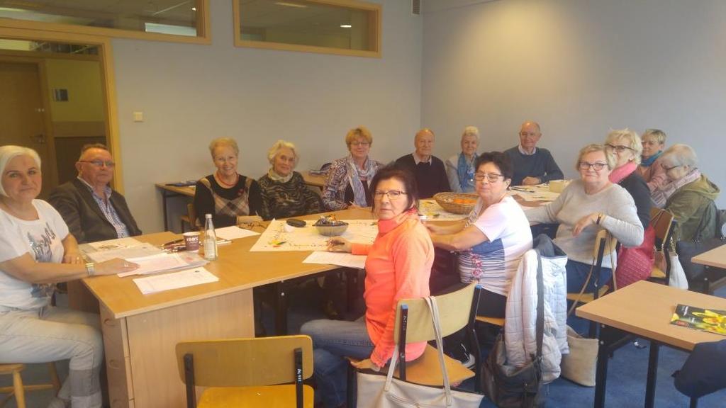powszednie w godzinach 10.00-12.00, pod numerem +48 515 804 455.
