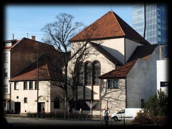 ZWIEDZANIE SYNAGOGI Wszystkich chętnych Słuchaczy zapraszamy na zwiedzanie Synagogi z p. Przemkiem Staroniem, które odbędzie się w poniedziałek, 30 kwietnia o godz.
