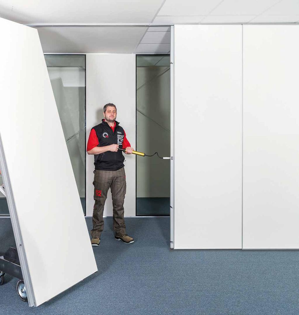JAK DZIAŁA ŚCIANA? Specjalny gumowy rękaw w połączeniu z profilem aluminiowym utrzymują ścianę pomiędzy sufitem a podłogą.