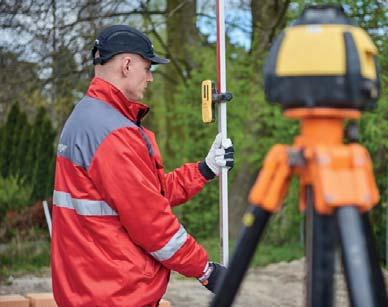 Rozwiązania ścienne Ściany w technologii Porotherm Profi Murowanie 1 2 Wyrównanie podłoża Murowanie w systemie Porotherm Profi wymaga starannego ułożenia pierwszej warstwy pustaków.
