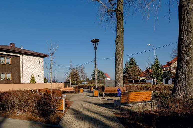 Worobczuka, przy placu zabaw przy ul. Lentza, w parku linearnym w ul. Jabłonowskiego, na zachodnim nabrzeżu Jeziorka Powsinkowskiego, przy budynku Centrum Kultury Wilanów przy ul.