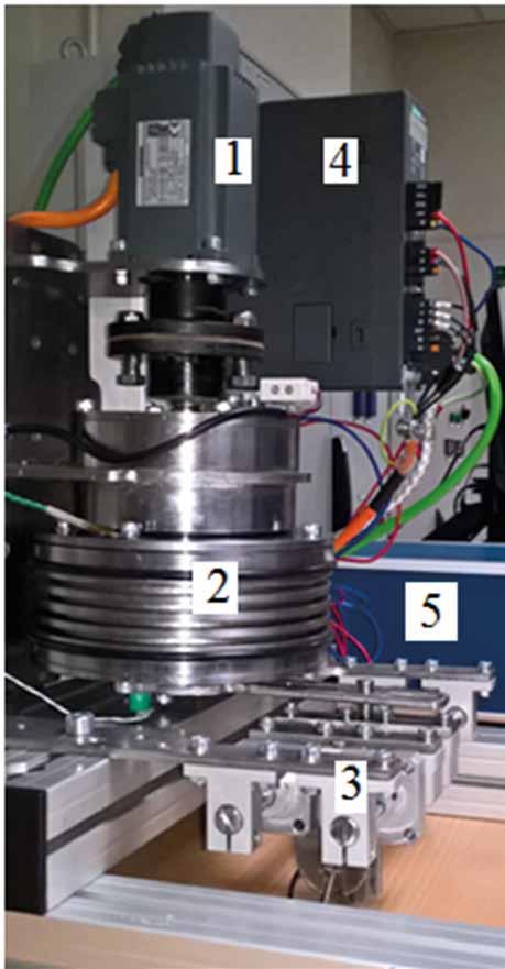 zz dla sprzęgła cylindrycznego: 3 r1 m 2 M = 2 π bµ ω + 2 π b τ p 0 r (4) 1 h m gdzie: m liczba szczelin roboczych; h szerokość szczeliny; r 1 promień wewnętrzny tworzący szczelinę; r 2 promień