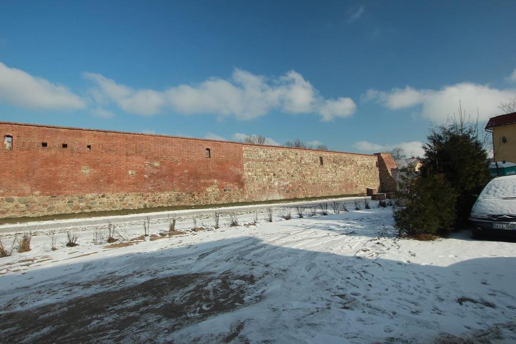 widok na południową stronę murów obronnych. Fot.