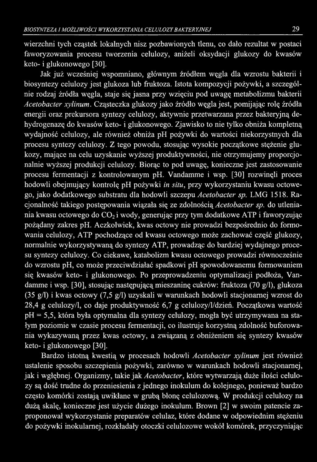 BIOSYNTEZA I MOŻLIWOŚCI WYKORZYSTANIA CELULOZY BAKTERYJNEJ 29 wierzchni tych cząstek lokalnych nisz pozbawionych tlenu, co dało rezultat w postaci faworyzowania procesu tworzenia celulozy, aniżeli