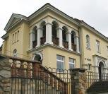 Klej jest jednym z podstawowych składników systemu dociepleń KAMIT. Zaprawa Kamit KS 02 użyta wraz z siatką zbrojeniową stanowi doskonały system mineralnej naprawy starych tynków.