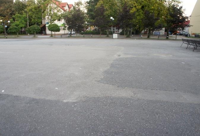 Plac Wolności w Węgorzewie Źródło: Zbiory własne Na terenie miasta zidentyfikowano również miejsca występowania innych problemów związanych z przestrzenią
