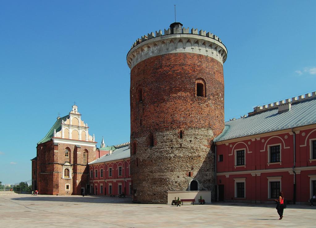 Kaplica Trójcy Świętej (XIV XV w.) Dziedziniec Zamku Lubelskiego. Romański donżon i gotycka Kaplica Trójcy Świętej.