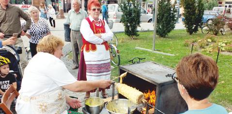 Jana Pawła II odbył się VI Bialski Festiwal Sękaczy. To pyszne święto przyciągnęło wielu mieszkańców miasta oraz gości z całego powiatu bialskiego. Podczas festiwalu zaprezentowało się 11 wystawców.