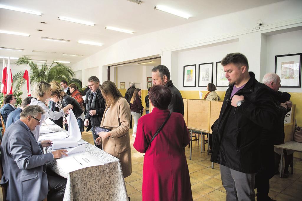 wydarzenia 3 STEFANIUK NAJLEPSZY W BIAŁEJ PODLASKIEJ na krótko 100 gier na 100-lecie Dariusz Stefaniuk zdecydowanie zwyciężył w pierwszej turze wyborów na urząd prezydenta Białej Podlaskiej.