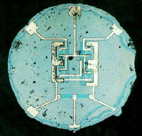 1957 Fairchild Semiconductor na skutek nieporozumień z Shockleyem odchodzą z firmy: Julius Blank, Victor Grinich, Gordon E. Moore, Robert W.