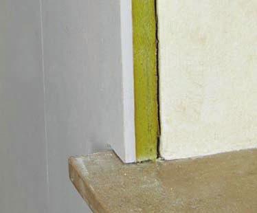 Rozwiązania materiałowe w dociepleniach od wewnątrz 69 FOT. 3. Aerowełna jako izolacja od wewnątrz; fot.: Deutsche Rockwool Mineralwool [9] FOT. 4. Zastosowanie wełny drzewnej od wewnątrz; fot.
