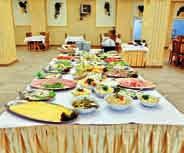 Wyżywienie: posiłki w restauracji DW VIS (odległość 20 m), 3 posiłki dziennie, smaczne, domowe (śniadanie, kolacje w formie bufetu, obiad serwowany).