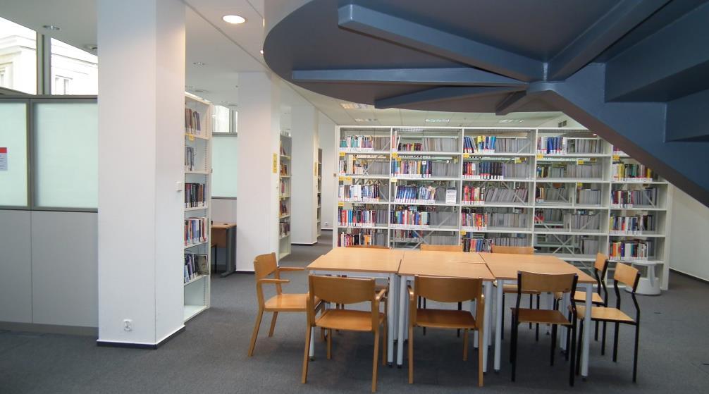 Jak korzystać z księgozbioru w wolnym dostępie Dokumenty biblioteczne znajdujące się w tych pomieszczeniach wyszukujesz na półce samodzielnie, a następnie korzystasz z nich: na miejscu (jeżeli