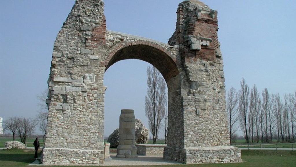 Upadek rasowy Dość wspomnieć tutaj Guida von Lista (1846-1919), założyciela Zakonu Armanów i propagatora tzw. armanizmu czyli tajemnej tradycji Ario-Germanów.