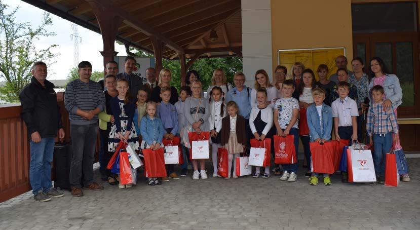 AKTUALNOŚCI Kwartalnik Gminy Szaflary Koleją po Podhalu W Szaflarach na stacji PKP 7 czerwca przedstawiciele powiatów nowotarskiego i tatrzańskiego wręczyli nagrody w konkursie Koleją po Podhalu.