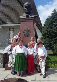 KULTURA I FOLKLOR Kwartalnik Gminy Szaflary XV Papieska Majówka na Bachledówce W Kościele Matki Bożej Jasnogórskiej na Bachledówce po raz piętnasty odbyła się Papieska Majówka czyli