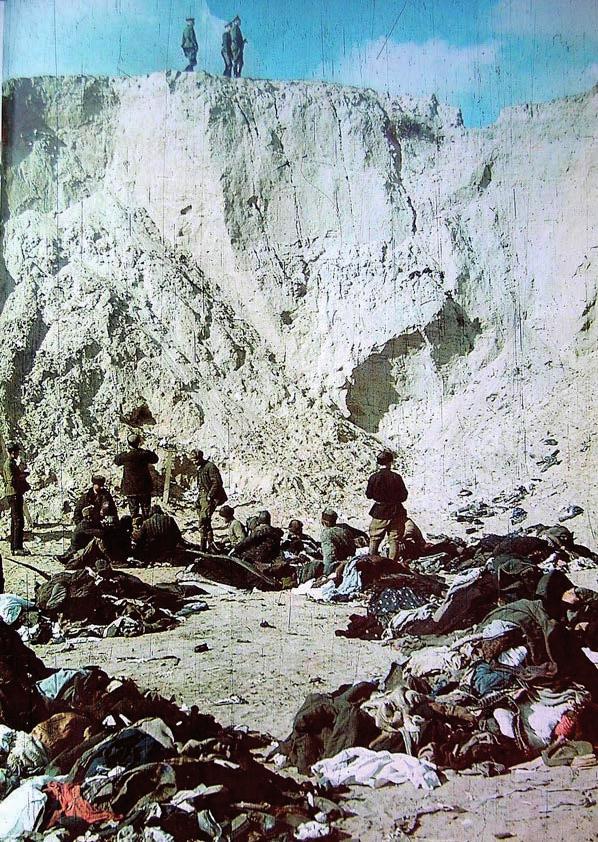 Miedzy a roku SS zabiło tam dziesiątki tysięcy Żydów, Ukraińców, Romów i Sinti, grzebiąc ich zwłoki w ogromnych masowych grobach.