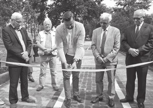 Dziękuję za to Panu Prezesowi 15 najwyższą, Złotą Odznakę emerytowanemu księdzu proboszczowi konradowi zublowi przez 31 lat, począwszy od jej utworzenia, związanemu z parafią ducha świętego w